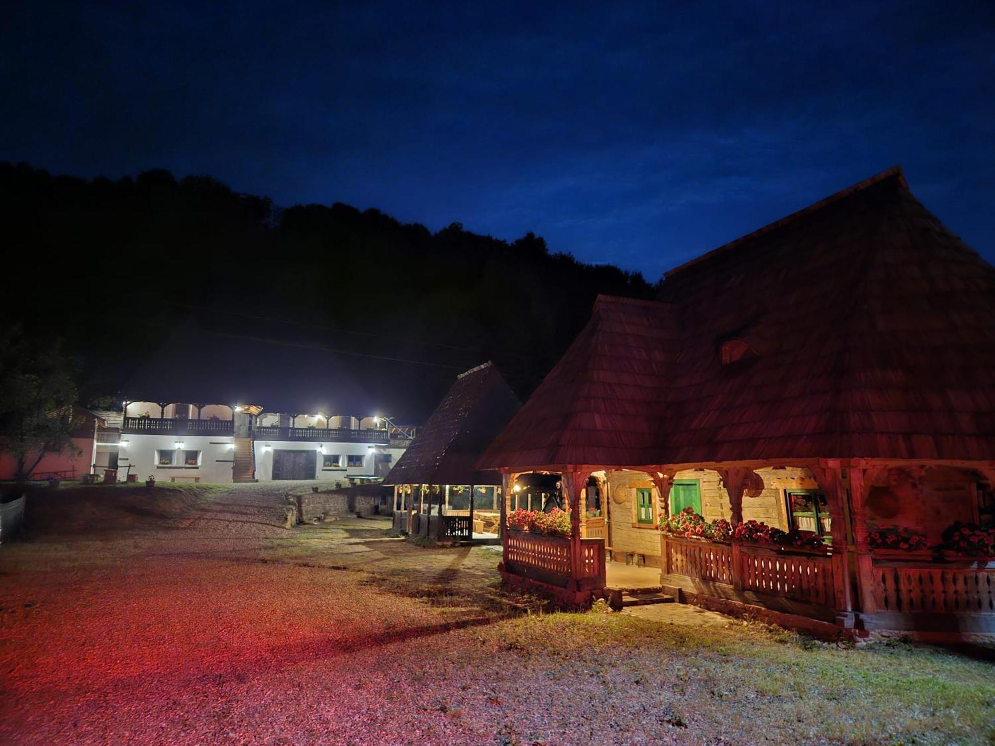 Hotel Casa Maris Vadu Izei Exteriér fotografie